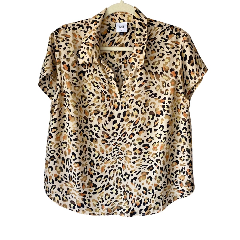 Cabi 6090 Women's Leopard Print Short Sleeve Split Neck Blouse Tan Brown Size M